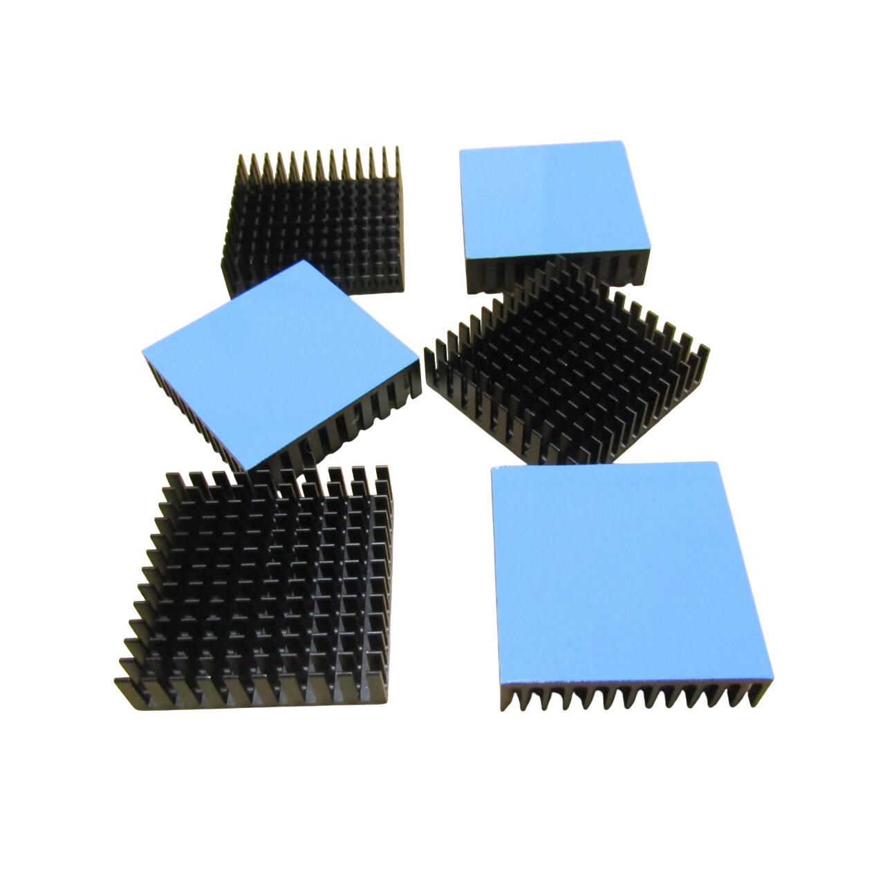 ヒートシンク 導熱接着シート付 サイズ約40×40×11ミリ アルミ製ブラック シルバー 2個、4個、6個、8個セット 導熱接着シート付 汎用