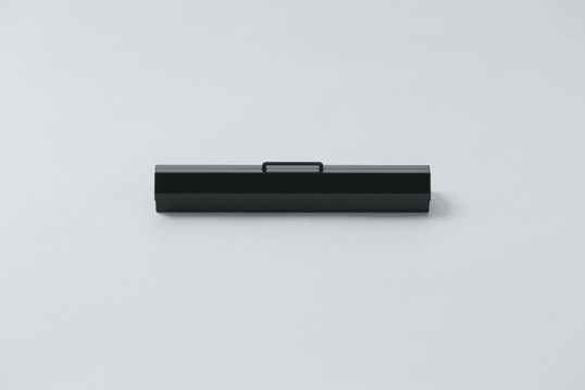 ステンレス/スチールで作ったコンパクトなペンケースBendin / ベンディン / ブラック昔懐かしい缶ペンケースを彷彿とさせる金属素材ペンが2～3本ほど入るサイズ必要最低限の筆記具ステーショナリー卓上収納インテリアギフト プレゼント