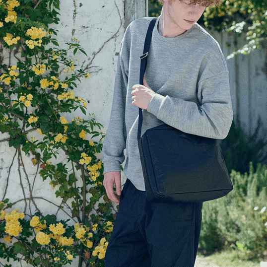 hmny casual｜BBデイリーバッグS ショルダーバッグ 雨の日も気にせず使える撥水牛革 防水ファスナー仕..