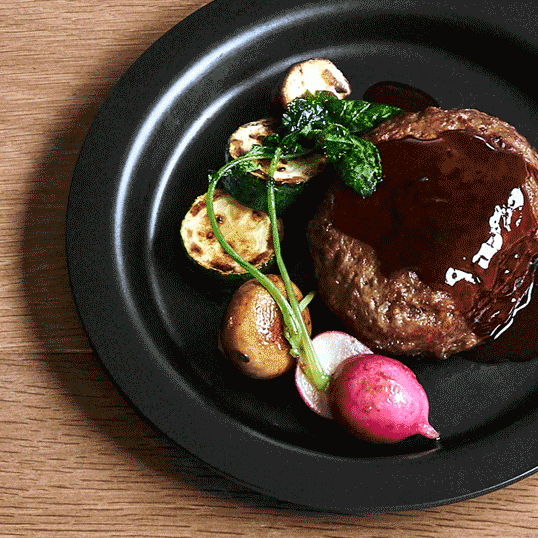 ステーキやハンバーグをアツアツのまま食べられる鉄皿あやせものづくり研究会Tetsu テツサラ「チッカ黒染め処理」を施した鉄皿とハンドルのセット衝撃や摩耗・摩擦に強く、キズ付きの心配がありませんキッチン用品送料無料ギフト