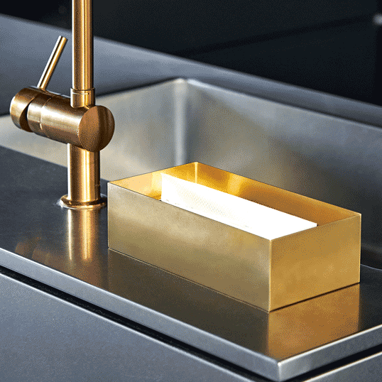 楽天BRICBLOC-PLOTあやせものづくり研究会 Ori Tissue Case brass オリ ティッシュケース ブラス（真鍮）金属特性で清潔に保つティッシュケース 精密板金加工による曲げのみで成形 シンプルで美しい形状 経年変化 ペーパータオル ひとつひとつ職人の手によって仕上げ 送料無料 ギフト