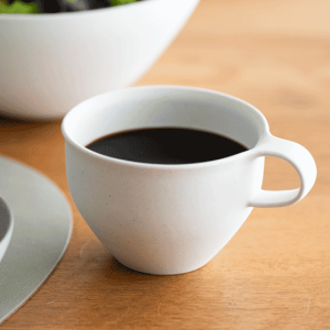 精成舎 / SEISEISHAuzra Mug S(ホワイト)「UZRA -うづら-」マグカップマットな表情が、やわらかなイメージをあたえてくれるマグシンプルでどんなお料理にも使いやすい形状生活の彩りとなる様なデザイン縄文土器キッチン用品ギフト