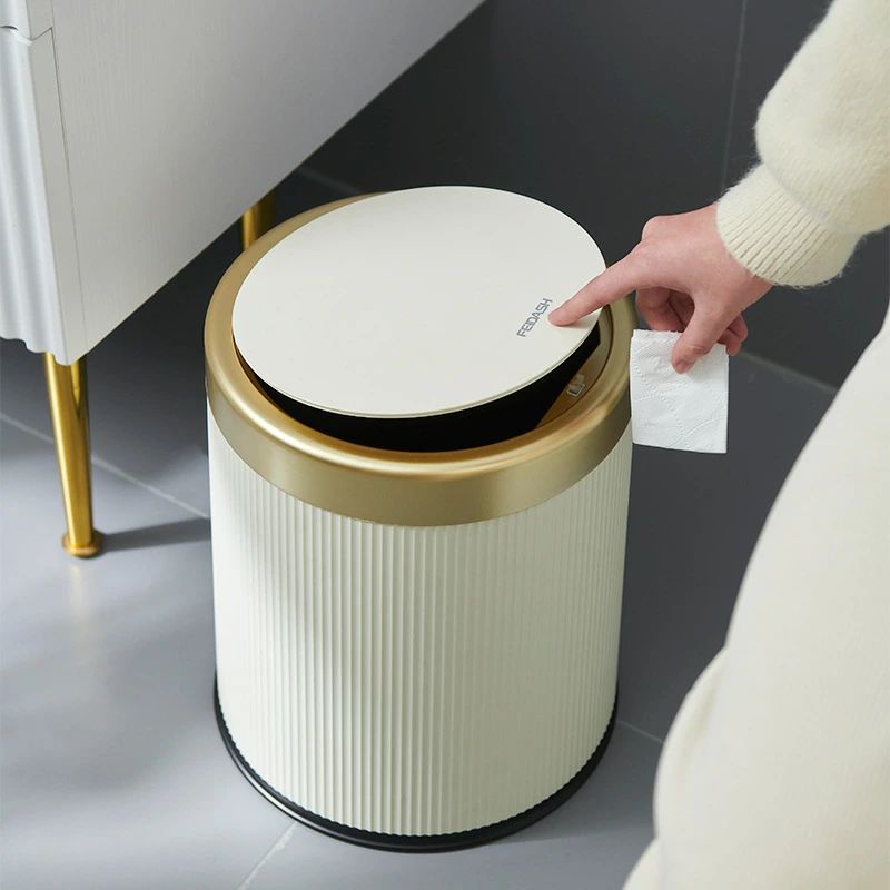 家庭用のゴミ箱です、カジュアルスタイルゴミ容器です、ふたつきのゴミを押します、押すだけでフタが開けますゴミ出し器、優雅で軽い家庭用ゴミ箱です、大容量ゴミ箱です、エコ素材のゴミ収納です、耐久プレス式、滑り止めスタンドです、密閉防臭ゴミ箱です