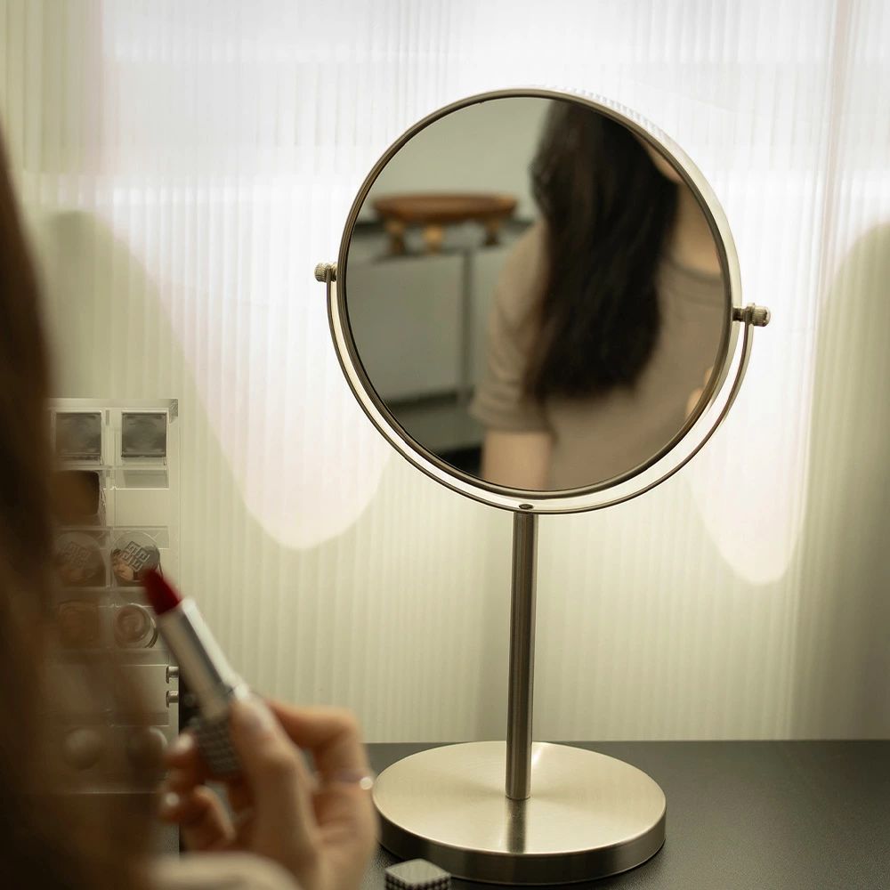 シルバー 卓上ミラー 女優 両面ミラー 3倍拡大鏡 高級 卓上化粧鏡 韓国 シンプル 化粧鏡 おしゃれ 可愛い メイクアップミラー 便利クッズ 鏡 かがみ 生活 雑貨 デスク メイク用 モダン インダストリアル風 インテリア 新生活 プレゼント