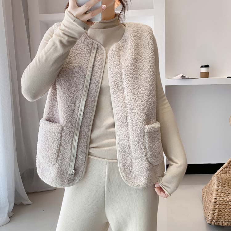 プラグイン 楽天市場店のゆったり 大きいサイズ お洒落 ポケット付き 前開き クルーネック 無地 トップス もこもこ 秋冬 ノースリーブ レディース ジレ｜アングル2