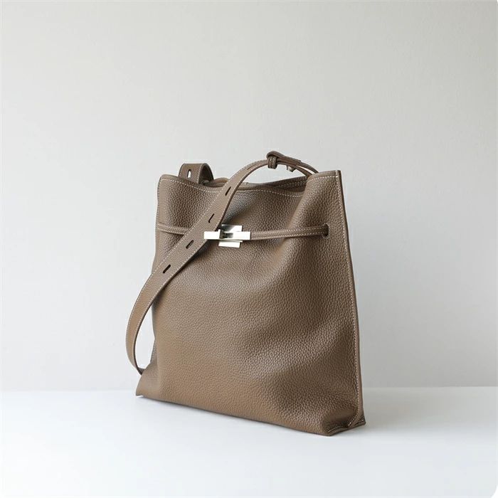 本革 トートバッグ レディース 大きめ A4 ショルダーバッグ 2way 大容量 斜め掛け 肩掛けバッグ 通勤バッグ 仕事バッグ ビジネストート 肩掛け トート バッグ かばん 鞄 軽量 軽い 大きいサイズ 上品 大人 おしゃれ 男女兼用 ユニセックス 2