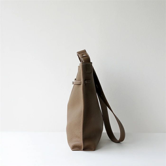 本革 トートバッグ レディース 大きめ A4 ショルダーバッグ 2way 大容量 斜め掛け 肩掛けバッグ 通勤バッグ 仕事バッグ ビジネストート 肩掛け トート バッグ かばん 鞄 軽量 軽い 大きいサイズ 上品 大人 おしゃれ 男女兼用 ユニセックス 3