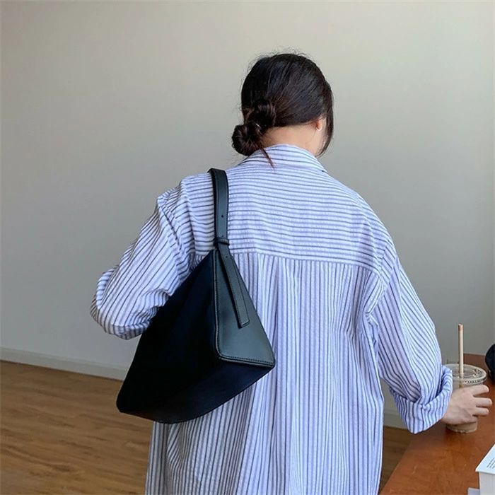 ショルダー バッグ レディース 大容量 軽量 2WAY きれいめ トートバッグ 斜め掛け 肩掛け 手提げ 肩掛けバッグ ショルダー ナイロントート 手提げバッグ ワンハンドル ワンショルダー ファスナー 軽い 防水 シンプル オフホワイト ブラック 白 黒 3