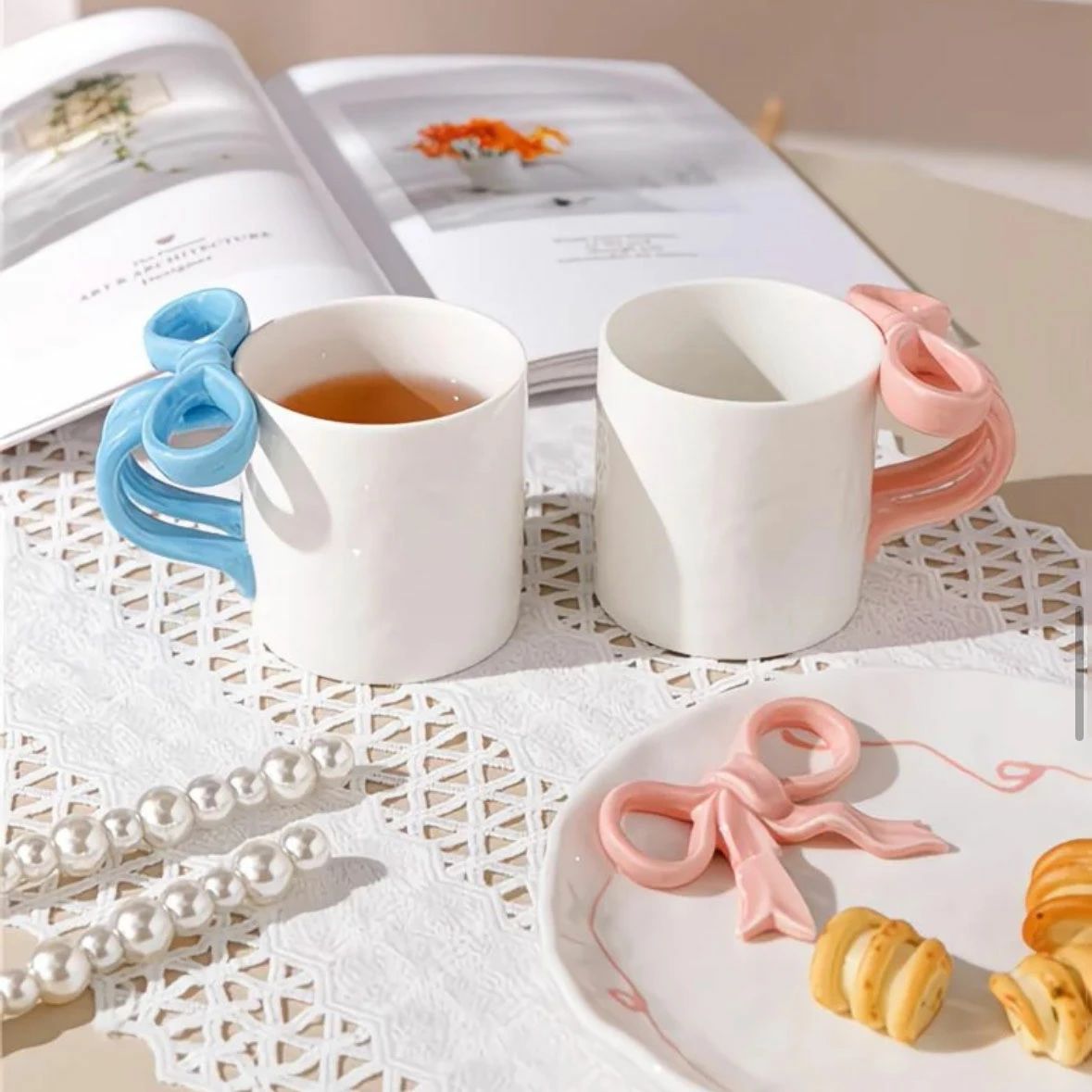 コーヒーカップセット レリーフリボン柄 母の日プレゼント 絵付けマグカップ 花柄　同色ソーサーセット300ml