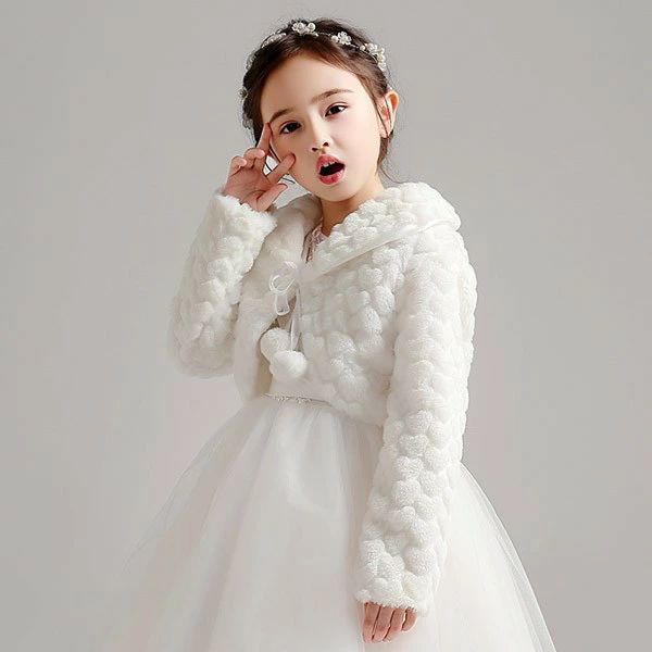 セット内容&nbsp;✽.*꙳ 子どもボレロ「記載のないアクセサリー、小物等は付属されません。」 素材&nbsp;✽.*꙳ ポリエステル/エコファー カラー&nbsp;✽.*꙳ ホワイト サイズ (cm)&nbsp;✽.*꙳ S/身長目安100-120L/身長目安120-140XL/身長目安140-160※表記寸法と実寸値の多少の誤差はご容赦ください