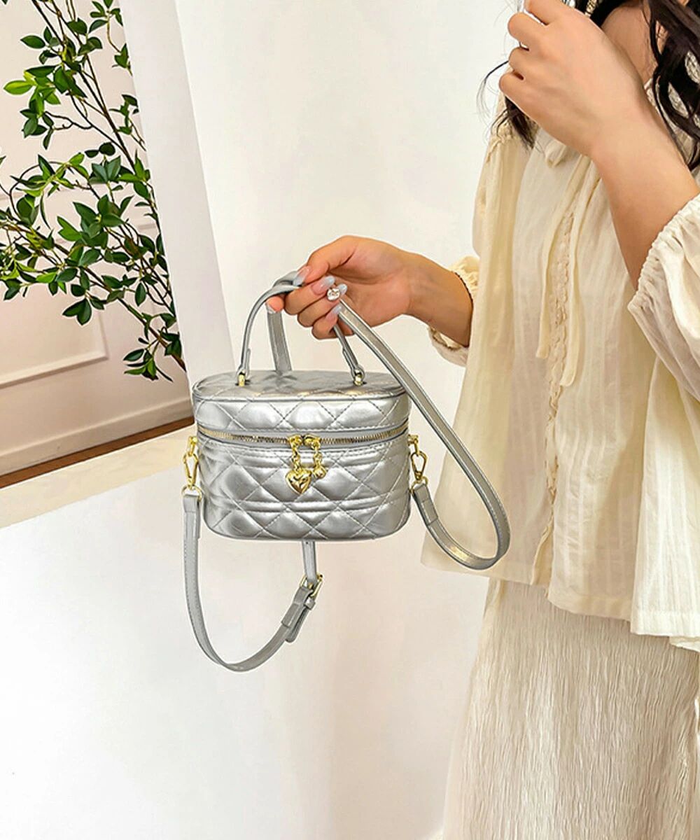キルティング バニティバッグ 斜めがけ鞄 レディース 2WAYショルダーバッグ エレガント大人かわいい コンパクト ハンドバッグキレイめ シルバーバッグ おしゃれ 3