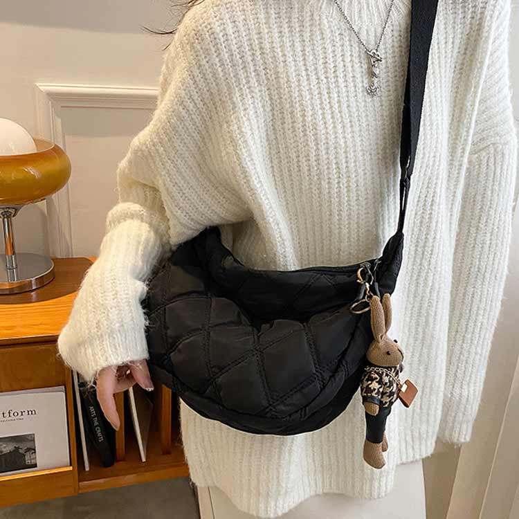 キルティング 肩掛けバッグ バッグ ママバッグ 大容量 軽量 お仕事バッグ 春 秋 冬 韓国 ファッション シンプル 黒 白 ブラック ホワイト 無地 ファッション おしゃれ 全7色 カラバリ豊富 通勤 通学 アウトドア スポーツ 送料無料 2