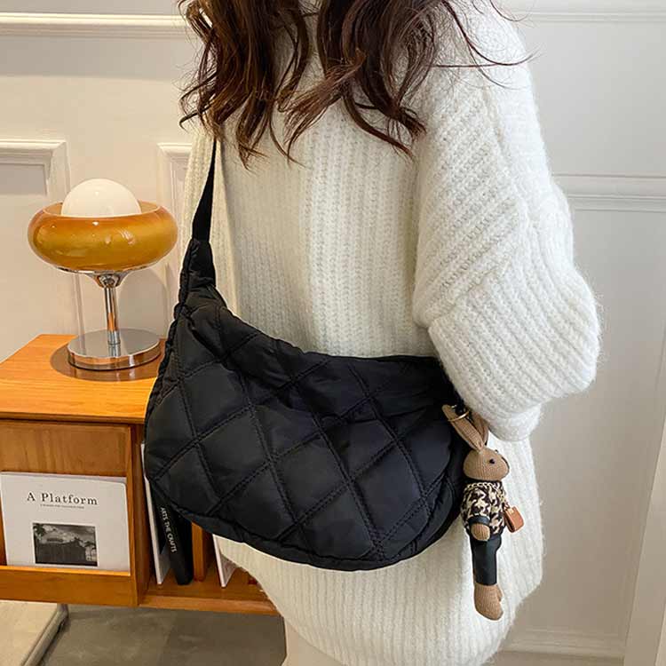キルティング 肩掛けバッグ バッグ ママバッグ 大容量 軽量 お仕事バッグ 春 秋 冬 韓国 ファッション シンプル 黒 白 ブラック ホワイト 無地 ファッション おしゃれ 全7色 カラバリ豊富 通勤 通学 アウトドア スポーツ 送料無料 3