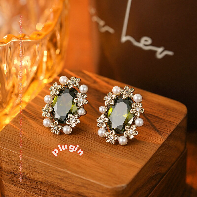 【ポイント8倍】森型オリーブエメラルドフラワーピアス 花と静寂シリーズ レトロお...