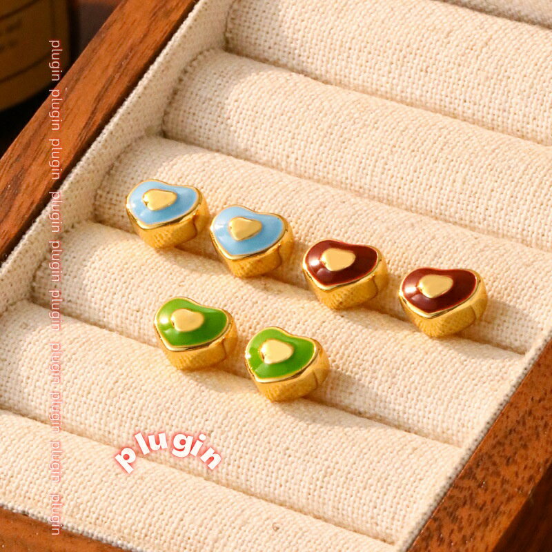 【ポイント4倍】【送料無料】女性用新しいシンプルなオイルドリップラブスタッドピアス、絶妙なファッションイヤリング、ハイエンドの軽い豪華で多用途のシルバーニードルイヤリング