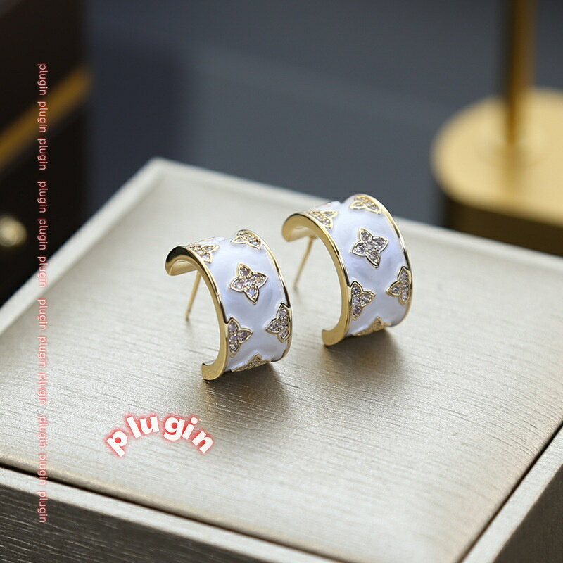 【ポイント3倍】【送料無料】ニューライトラグジュアリースタイル四つ葉フラワーc型ジルコンピアス 高級デザインピアス 女性用 シルバー925 ニードルピアス