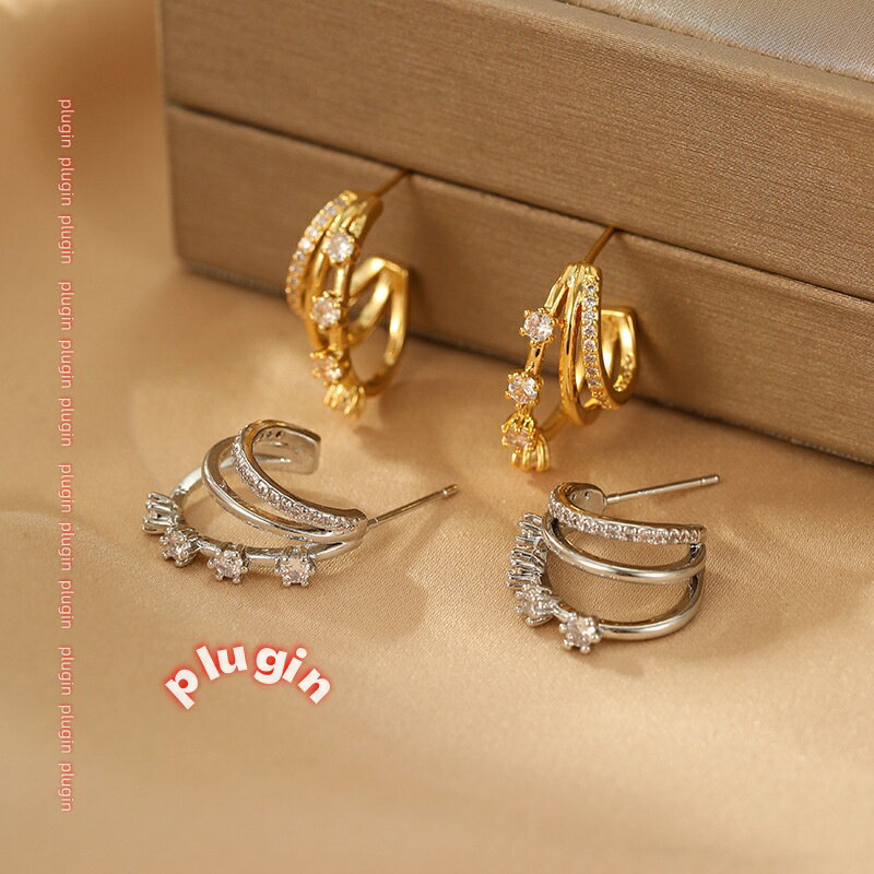 【ポイント3倍】【送料無料】三層デザイン ジルコン ピアス シルバー 針925 高級 耳飾り レディース ニッチ 個性 イン トレンド 新しいスタイル《