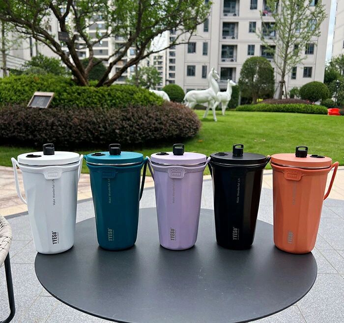 タンブラー 水筒 ストローホルダー付き 600ml 蓋付き 大容量 おしゃれ 持ち運び 真空断熱 保温 保冷 マグボトル 水筒 直飲み 二重構造 ステンレス コーヒーカップ 車載せでき オフィス アウトドア スポーツ レジャー キャンプ プレゼント