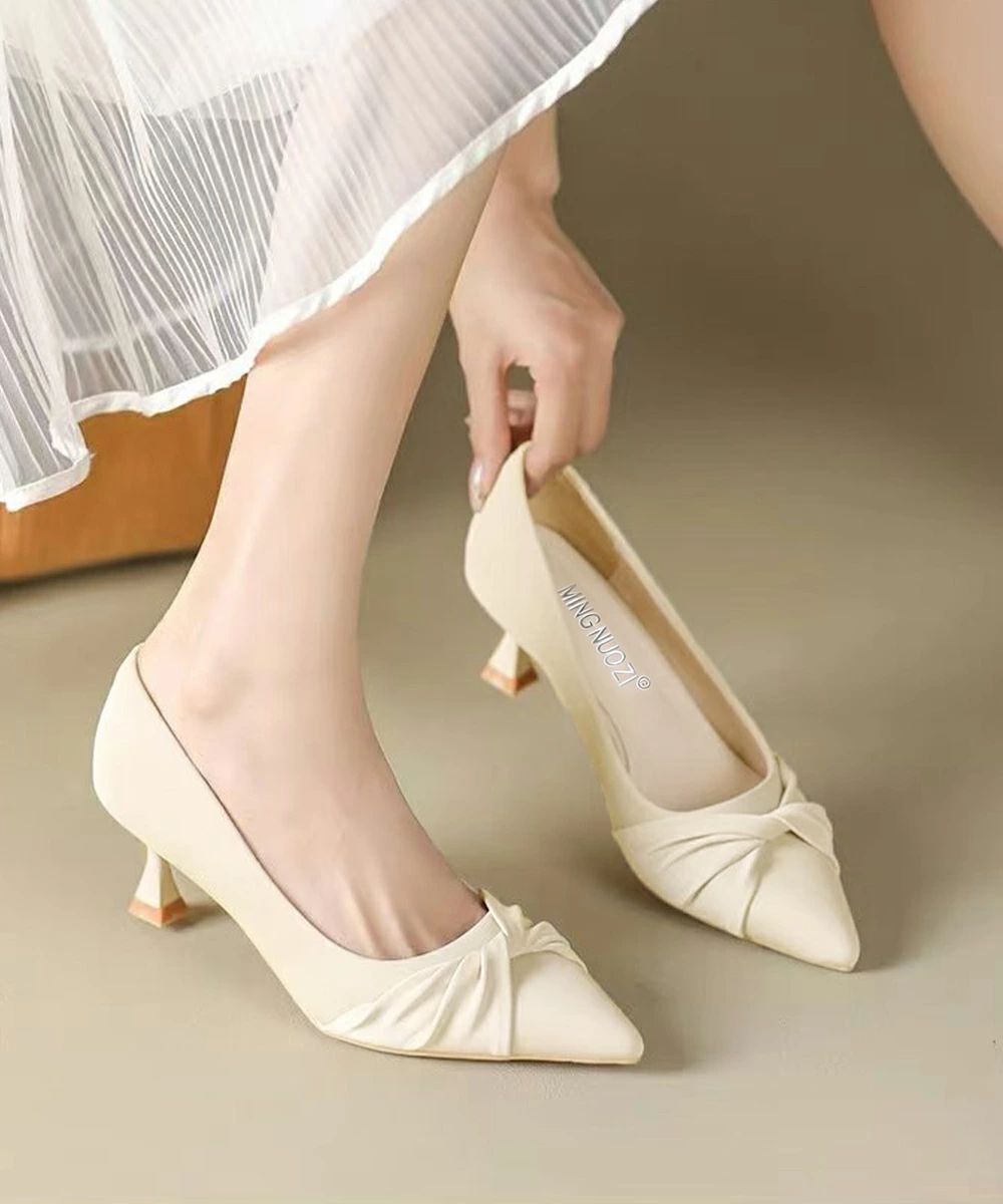 【ポイント8倍】オフィスカジュアル きれいめ ハイヒールパンプスフェミニン 結婚式 通勤くつ ポインテッドトゥ レディース エレガント靴 ツイストパンプスヒール選べるシューズ美脚