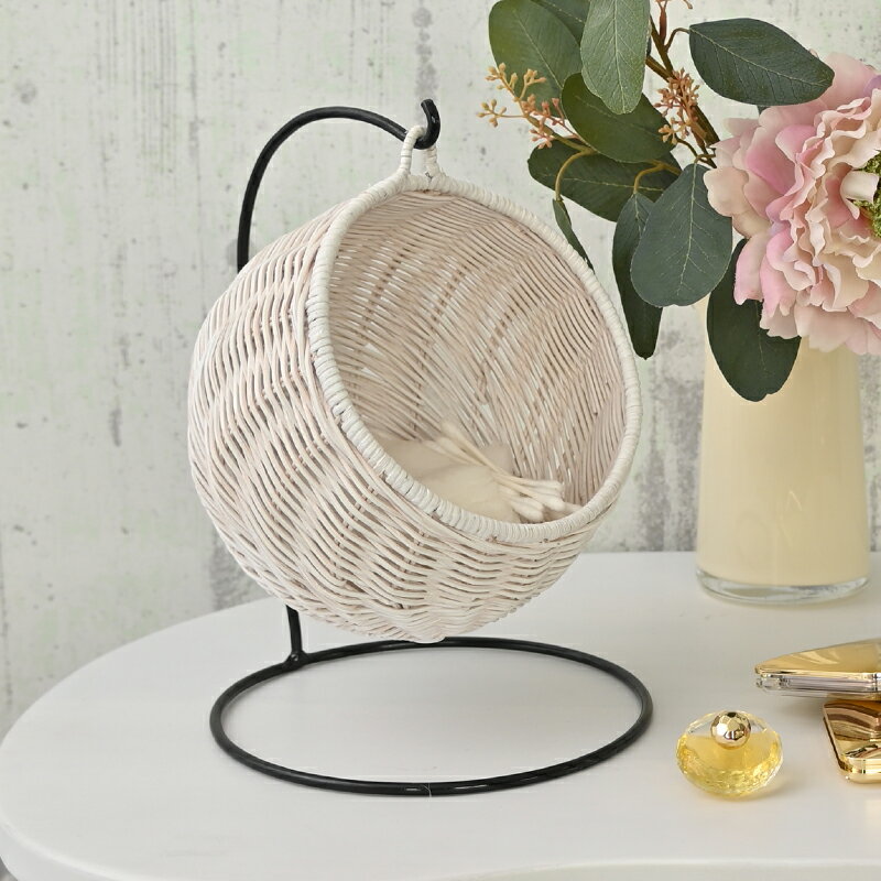 ハンギングバスケット ラタン製 小物入れ 送料無料 卓上 小物収納 整理グッズ 籐 バスケット かご 収納 小物置き アクセサリー アメニティー ハンギング ハンドメイド ホワイト ガーリー?