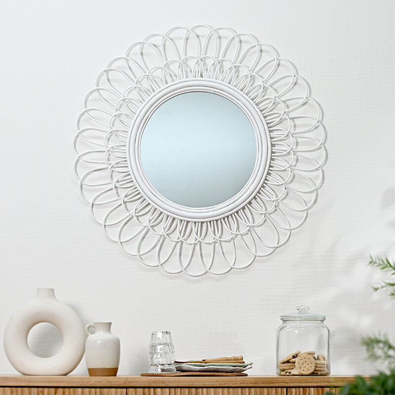 ミラー ホワイト ラタン 太陽 鏡 壁掛け アジアン家具 ヨーロピアン 北欧 ルームミラー ラタン 籐 木製 おしゃれ 雑貨 バリ ナチュラル 花型 ジャパンディ 韓国インテリア FIORE フィオーレ