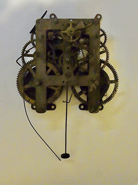 柱時計のパーツ。スチームパンク材料。