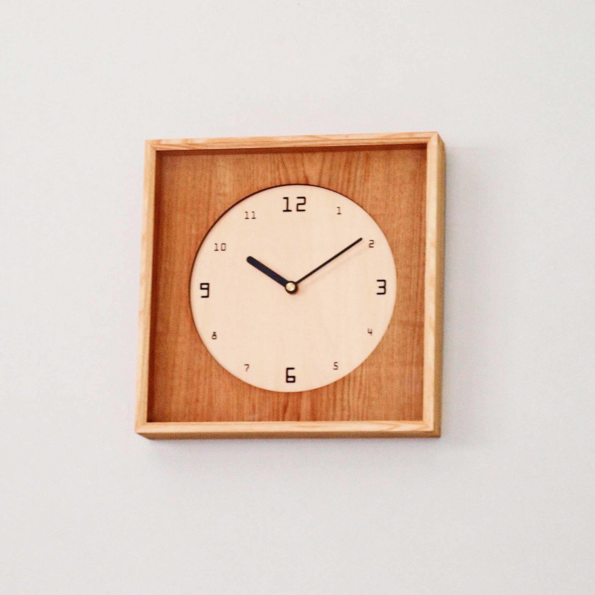 《送料無料/日本製》木製掛時計（ホワイトアッシュ）