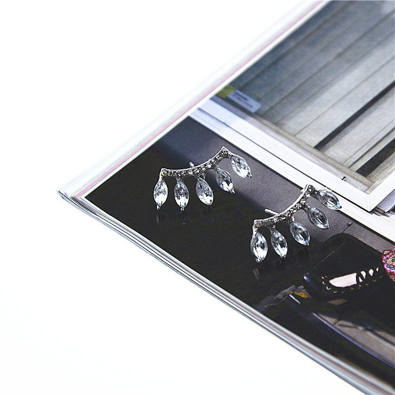 送料無料ピアス ビジュー キラキラ ゴージャス ラインピアス レディース アクセサリー 華やか シルバーカラー プレゼント ギフト 誕生日 バースデー クリスマス ホワイトデー バレンタイン格安通販　バレンタイン　人気　ランキング