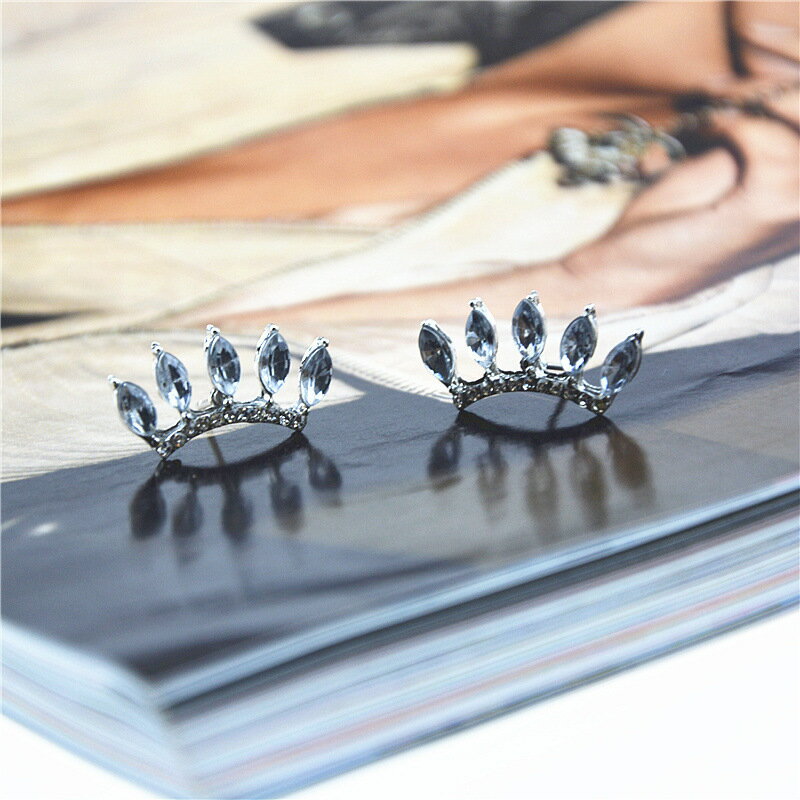 送料無料ピアス ビジュー キラキラ ゴージャス ラインピアス レディース アクセサリー 華やか シルバーカラー プレゼント ギフト 誕生日 バースデー クリスマス ホワイトデー バレンタイン格安通販　バレンタイン　人気　ランキング