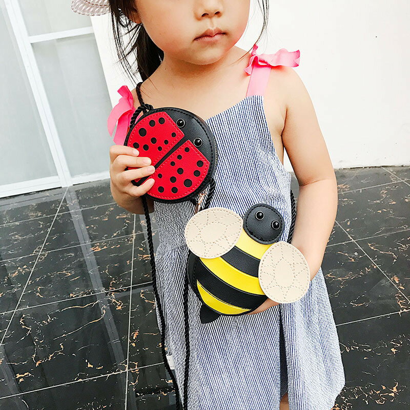 送料無料 ショルダーバッグ ポシェット キッズ用 てんとう虫 かたつむり カタツムリ ハチ 蜂 虫 子ども キッズバッグ かばん 子供 子供用 女の子 女児 可愛い かわいい お出かけ おしゃれ オシャレ 外出 小ぶり