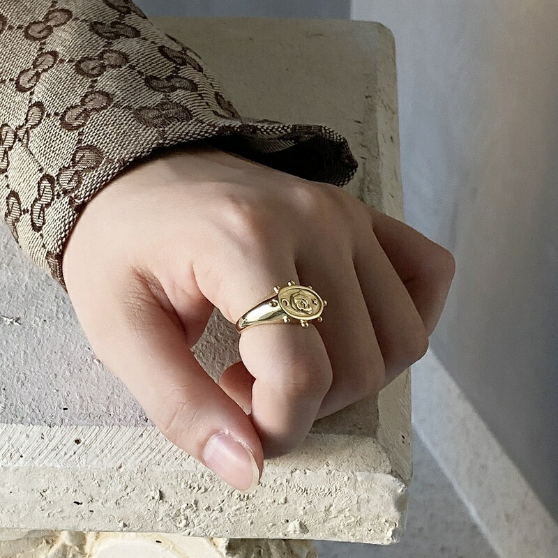 送料無料 指輪 オープンリング 印台 レディース 女性 婦人 アクセサリー ファッション小物 バラ 薔薇 花 フラワー ローズ シンプル 上品 プレゼント