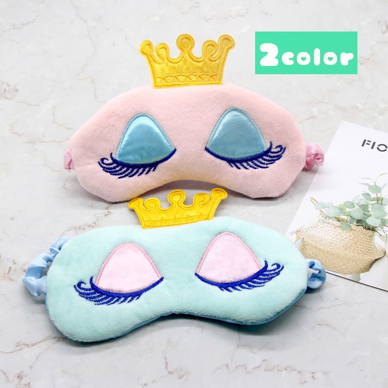 王冠をかぶったプリンセスが目をつぶっているようなデザインがとってもキュートなアイマスクです。 2色からお選びいただけます。 【サイズについて】 18.5cmx8cm