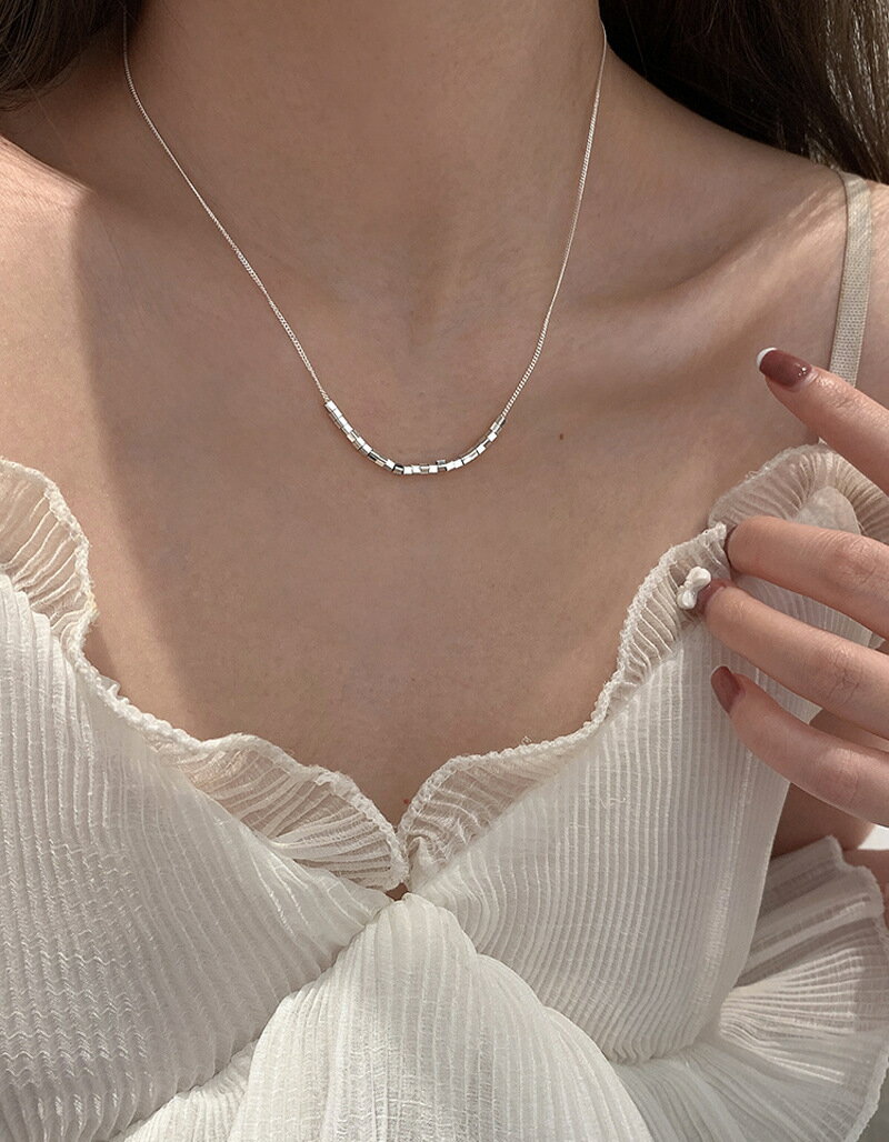 送料無料 ネックレス ペンダント レディース アクセサリー シンプル おしゃれ クール キューブ 細め シルバーカラー ギフト プレゼント 贈り物 女性用 婦人用 ファッション小物