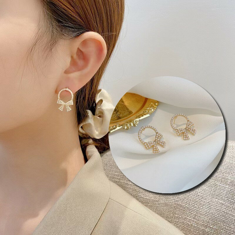 Rakuten - 送料無料 スタッドピアス アクセサリー レディース 女性用 ファッション小物 フェイクパール リボン サークル ラウンド 蝶々結び おしゃれ かわいい エレガント 上品 プレゼント ギフト 誕生日 記念日 デイリー お出かけ