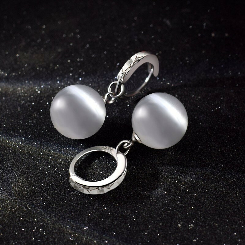 Plus Naoの送料無料 フープピアス 両耳用 レディース アクセサリー 女性用 猫目石風 おしゃれ かわいい フェミニン 上品 フォーマル オフィス きれいめ エレガント カジュアル デイリー お出かけ デート ギフト プレゼント 贈り物 普段使い 婦人用｜アングル3