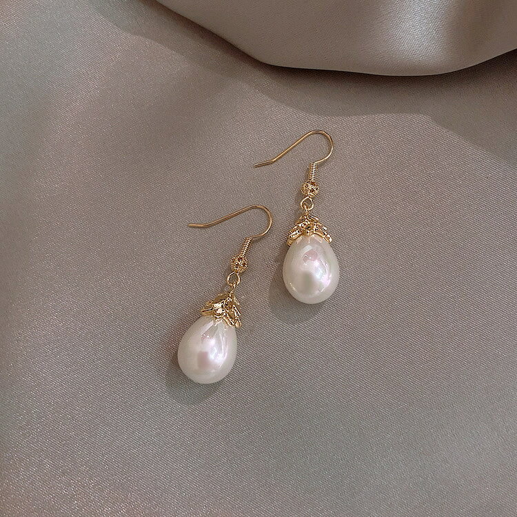 送料無料 フックピアス レディース 女性 アクセサリー フェイクパール チェーン ロング 揺れる ティアドロップ しずく 雫 涙 上品 カジュアル フォーマル プレゼント ギフト 贈り物 お祝い 記念日 誕生日 デート 女子会 パーティー 入学 卒業 お呼ばれ お出かけ デイリー 普の商品画像 3
