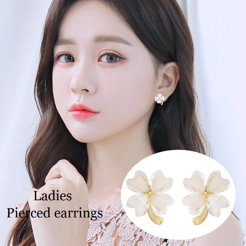 送料無料 スタッドピアス キャッチピアス レディース アクセサリー 耳飾り 四つ葉 クローバー 可愛い おしゃれ 上品 女性用 婦人用 ギフト 記念日 誕生日 贈り物 プレゼント 外出 お出掛け パーティー 二次会 お呼ばれ ファッション小物