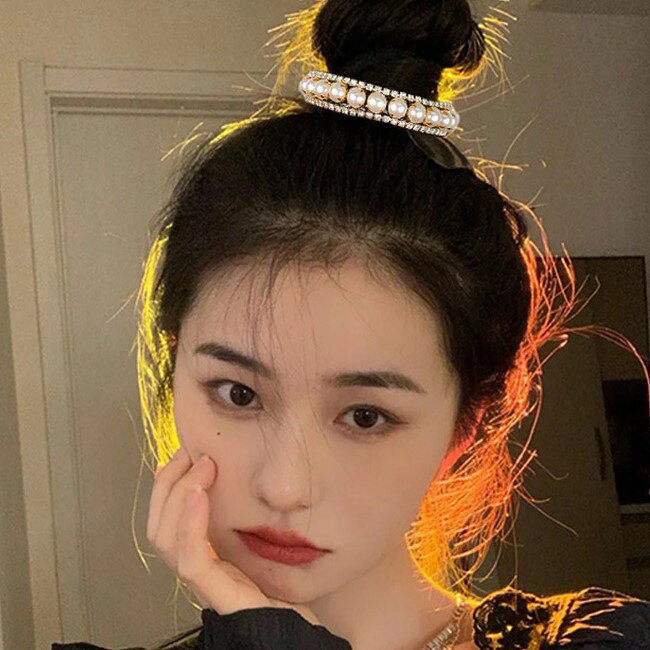 送料無料 ヘアクリップ ヘアリング レディース 女性 ヘアアクセサリー ファッション雑貨 雫型 ドロップ型 コーム タッセル ラインストーン キラキラ ブラック かわいい キュート ガーリー 華やか おしゃれの商品画像 2