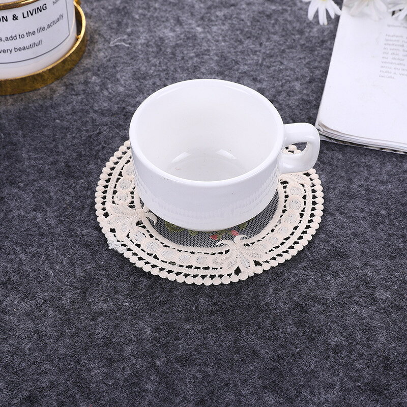 送料無料 コースター コップ敷 サークル 円形 丸 花柄 刺繍 ディスプレイ 撮影小物 カントリー風 レトロ風 上品 かわいい おしゃれ キッチン雑貨 贈り物 プレゼント 白 黄色 キャメル ベージュ アズキ plusnao-10320280 Plus Nao サンプル画像3