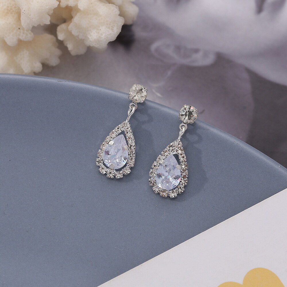 送料無料 スタッドピアス レディース アクセサリー 女性用 しずく型 ティアドロッ...