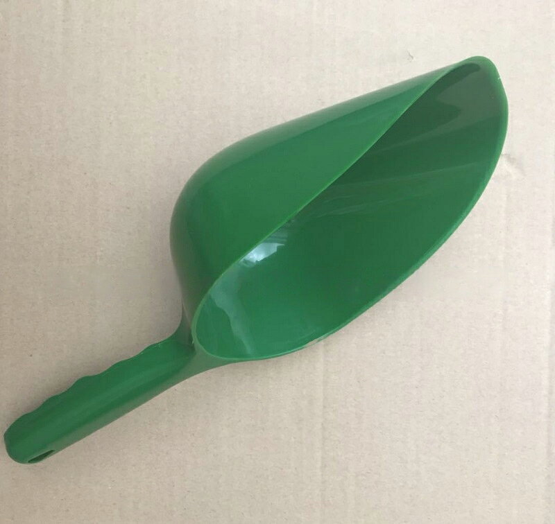 Plus Naoの送料無料 ハンドスコップ ハンドシャベル 単品 軽量 プラスチック製 ガーデニング 園芸用 植え替え 鉢植え 庭 お手入れ DIY 用具 工具 グリーン｜アングル3