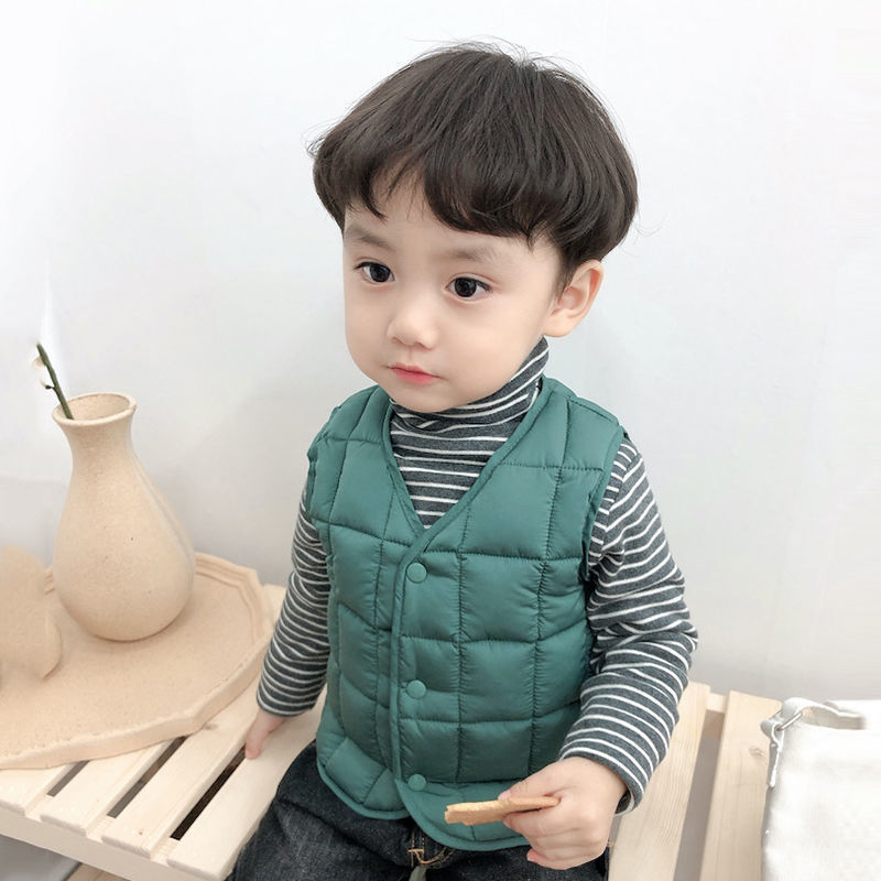 送料無料 中綿ベスト ダウン風ベスト キッズ ベビー ジュニア 子供用 男の子 女の子 アウター 防寒 暖かい Vネック 前開き 前ボタン スナップボタン 上着 カジュアル シンプル 無地 単色 ソリッドカラー あったかい あたたかい 寒さ対策 ぬくぬく 冬 こども服 子ども服 子供 3