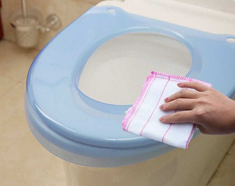 Plus Naoの送料無料 便座カバー トイレカバー O型 装着簡単 トイレ用品 ハードタイプ 丸洗いOK 洗える クリア 透ける スケルトン 無地 単色 シンプル お洒落 日用品｜アングル2