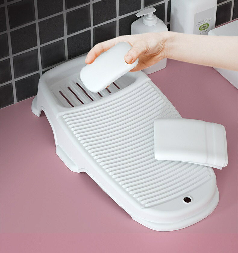 送料無料 洗濯板 石鹸置き付き ウォッシュボード 洗濯ボード 洗濯用品 ランドリーグッズ 滑り止め付き 吊り下げ収納 フック穴付き 引っ掛け 予洗い 手洗い 下洗い 便利グッズ 単色 シンプル おしゃれ かわいい 青 ピンク 灰 plusnao-10376375 Plus Nao サンプル画像2