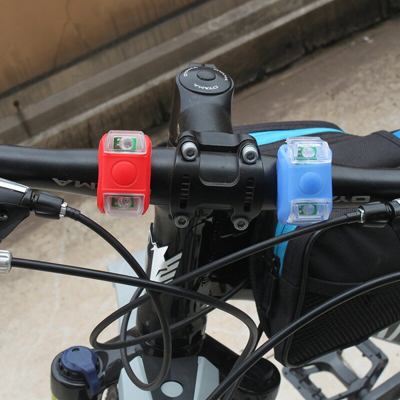 送料無料 自転車ライト テールライト LEDライト シリコン 尾灯 リアライト 電池式 3モード切替え サイクルライト 取付け簡単 工具不要 小型 コンパクト 夜間走行 事故対策 自転車アクセサリー 自転車用品 防災グッズ 散歩 夜釣り 登山 持ち歩き便利 plusnao-10388168 Plus Nao サンプル画像2