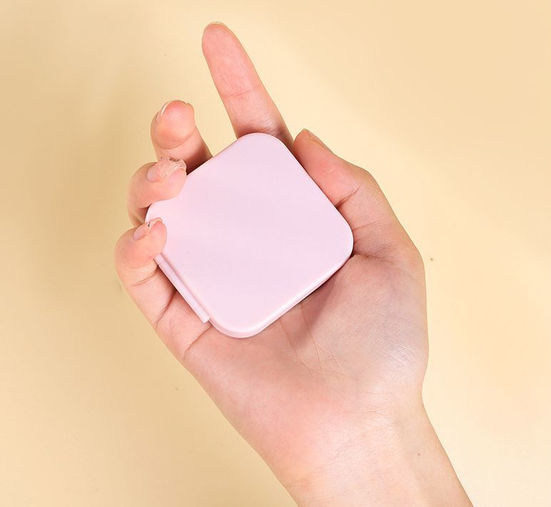 Plus Naoの送料無料 コンパクトミラー 手鏡 ハンドミラー 折りたたみ 化粧直し 持ち運び 携帯用 身だしなみ コンパクト メイク直し 鏡 無地 四角｜アングル3