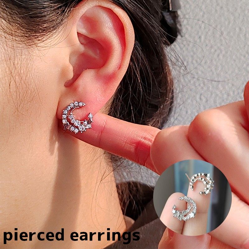 Free shipping! Stud earrings for women. Cute, stylish, and simple design featuring a moon, rhinestones, and stars. Perfect for outings and as a gift.