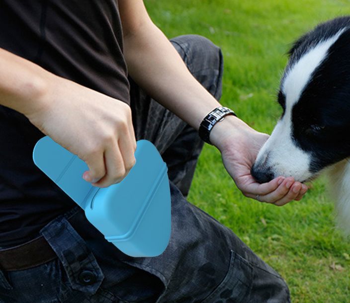 Plus Naoの送料無料 ペット用フードバッグ エサ入れ 犬用 猫用 携帯用 餌入れ クリップ付き マグネット 磁石 持ち運び シリコン コンパクト お出かけ 洗える 散歩 おやつ ごはん ペットフード 便利｜アングル3