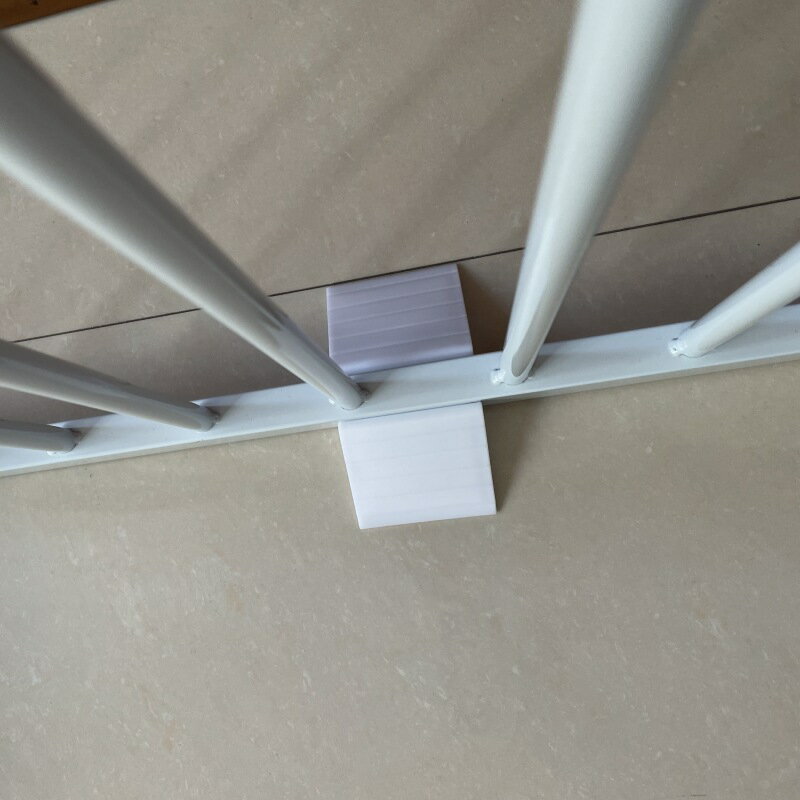 送料無料 ゲート固定具 単品 ベビーゲート固定ペットゲート固定 補強用 サポート用 粘着式 貼り付け 固定 ズレ防止 ベビー用品 セキュリティ対策 ベビーサークル キッズサークル ペット用品 ペットグッズ 柵固定 サークル固定 ゲージ固定 三角 シンプル 取り付け簡単 白 2