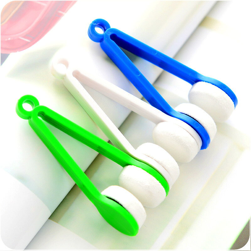 Plus Naoの送料無料 メガネ拭き 5個セット メガネクリーナー トングタイプ 両面 眼鏡拭き ケア用品 老眼鏡 サングラス レンズクリーナー 携帯用 持ち運び ギフト プレゼント 眼鏡クリーナー 雑貨 小物 簡単 便利 挟む かわいい キュート 面白い シンプル おしゃれ 旅行 出張 通勤 通学｜アングル2